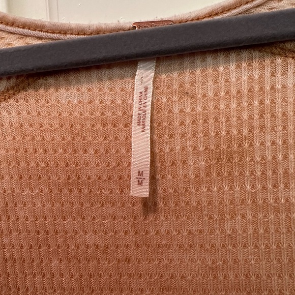 Free people top/tunic very flattering. - Picture 4 of 4